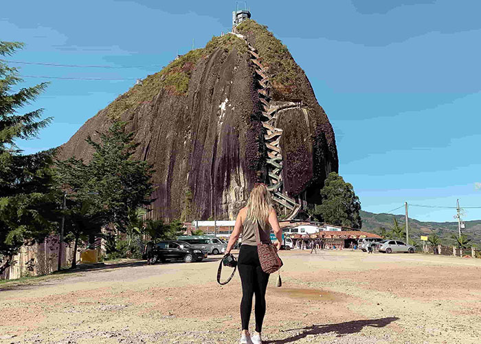 Chiêm ngưỡng hòn đá khổng lồ ở Colombia
