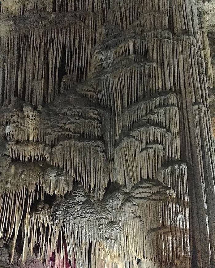 Surprised by the shimmering beauty of Lung Tuy cave, Ha Giang