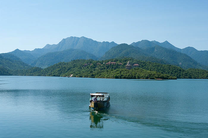 Ghé thăm Hồ Truồi - tuyệt tình cốc giữa lòng xứ Huế