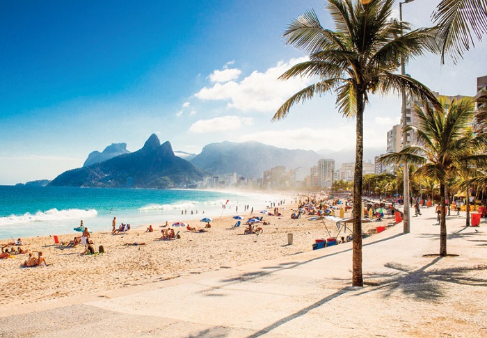 du lịch biển Copacabana - một trong những bãi biển đẹp nhất thế giới