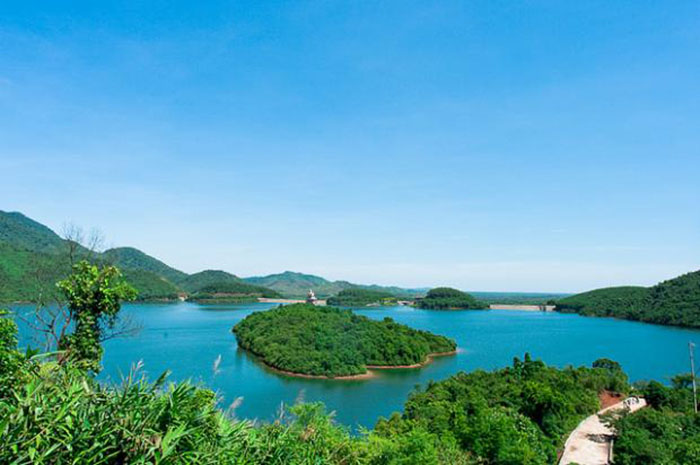 Ghé thăm Hồ Truồi - tuyệt tình cốc giữa lòng xứ Huế