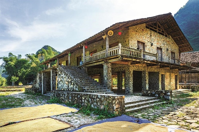 Visit the stone village of Khuoi Ky - where there are enchanting stone stilt houses in Cao Bang
