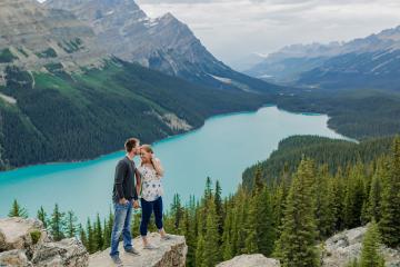 Mê đắm hồ nước có màu xanh đẹp nhất hành tinh ở tỉnh Alberta Canada