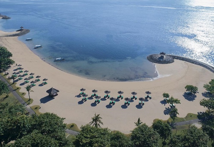 Bãi biển ở Bali Tropic Resort - Khu nghỉ dưỡng thể thao ở Bali
