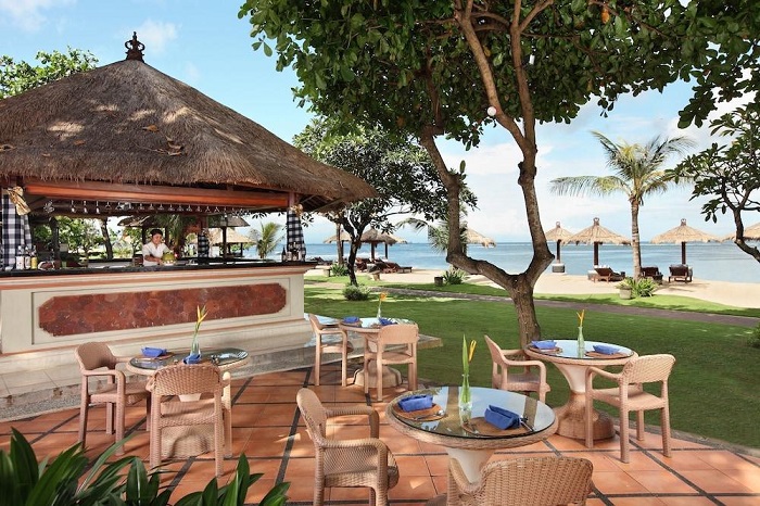 Bãi biển ở Bali Tropic Resort & Spa - Khu nghỉ dưỡng thể thao ở Bali