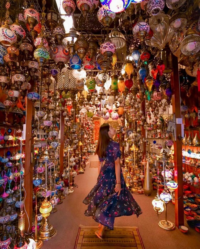 Một cửa hàng bán đèn Phố Ả Rập - chợ đêm ở Singapore