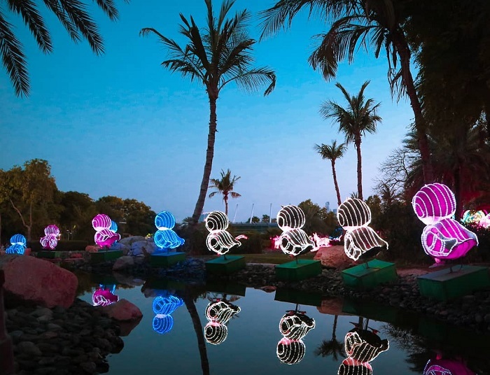 Glowing Safari - Dubai Garden Glow
