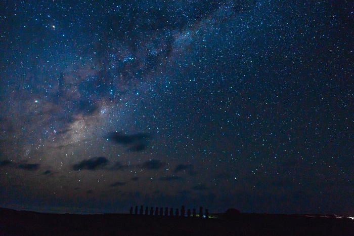 Ngắm bầu trời đêm ở Ahu Tongariki - Tham quan Đảo Phục Sinh