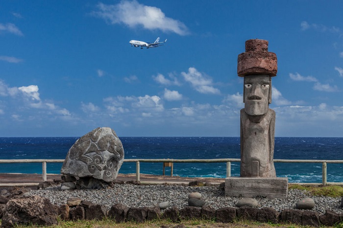 LAN là hãng hàng không duy nhất khai thác các chuyến bay đến và đi từ Đảo Phục Sinh - Tham quan Đảo Phục Sinh