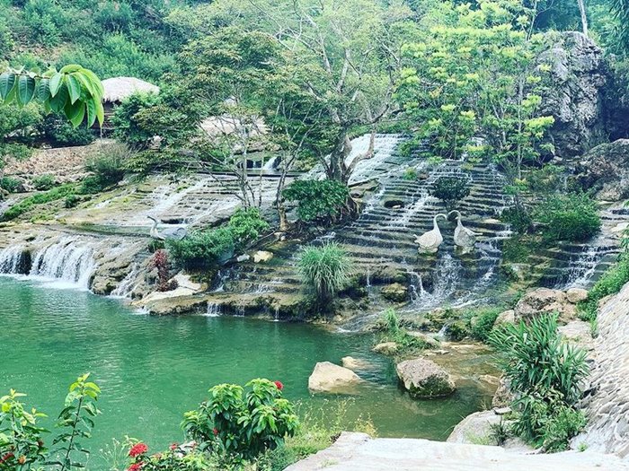 The waterfall is a tourist destination in Lang Son 