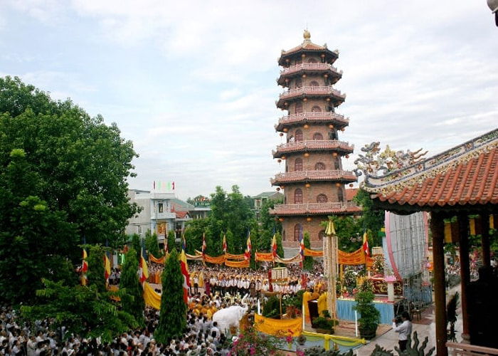 Visiting Tu Dam Pagoda - An Ton Tower