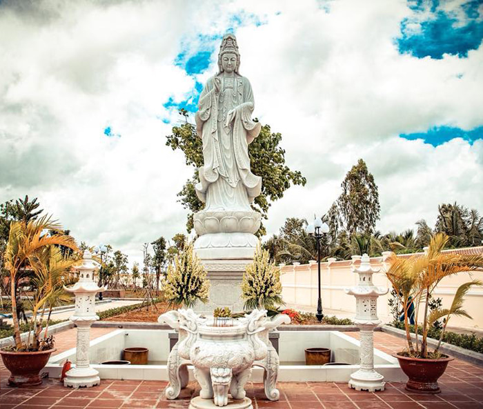 Visiting Truc Lam Zen Monastery in Hau Giang - Quan Am Buddha Statue