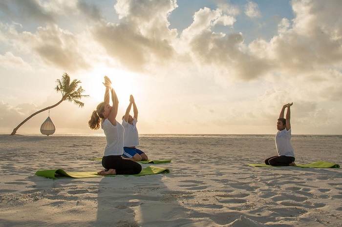 Tập yoga lúc mặt trời mọc - trải nghiệm độc đáo ở Maldives