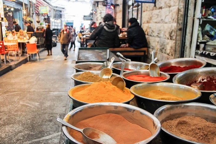 Những gian hàng trong chợ mang màu sắc địa phương Du lịch Jerusalem