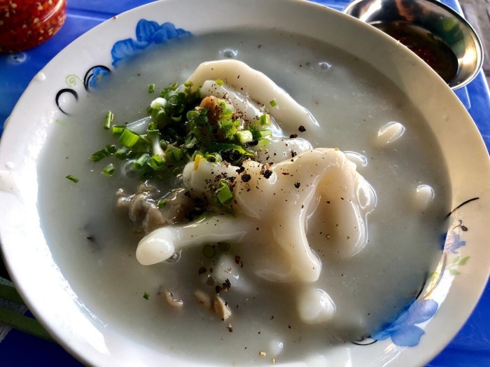 Discover Hue Chuon Market cuisine