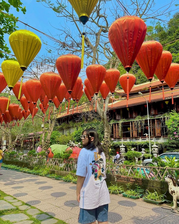 Chùa Hang Đồ Sơn là chùa Hang ở Việt Nam nổi tiếng