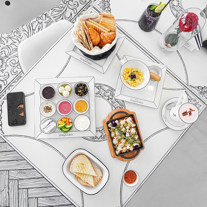 Hãy chiêu đãi bản thân với hàng loạt món ăn tinh tế - Forever Rose Cafe Dubai