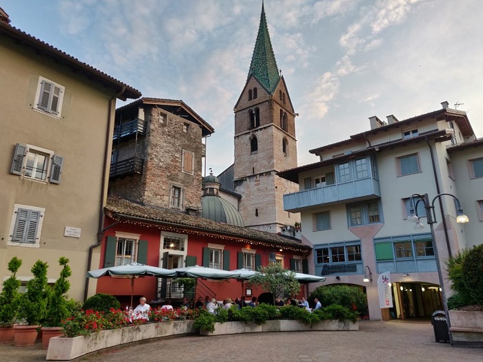 Bên trong khu phố cổ Trento trải nghiệm du lịch Trento