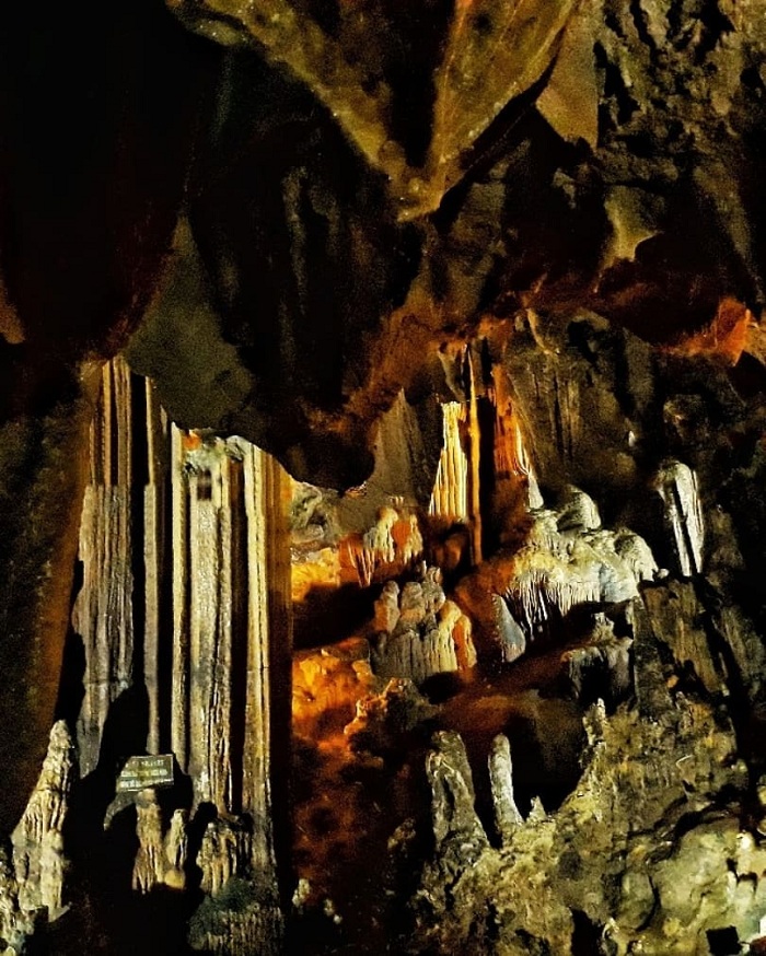 Ngu Dong Ban On is a beautiful cave in the northern mountainous region
