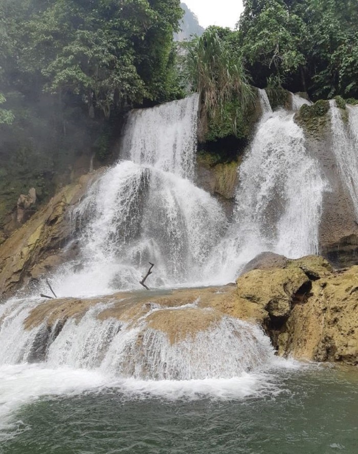 Vẻ đẹp ấn tượng ở thác Mơ Quảng Bình 