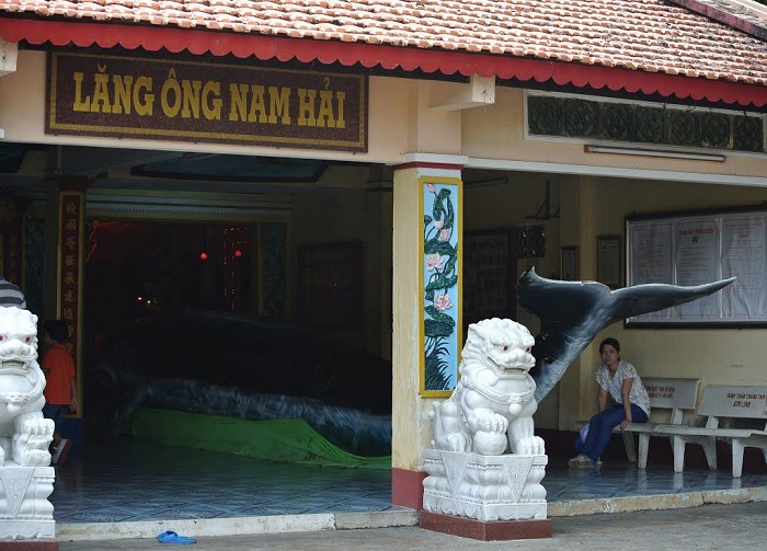 Tomb of Ca Ong in Vung Tau - visit