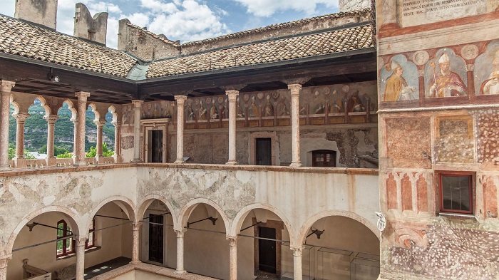 Bên trong lâu đài Buonconsiglio trải nghiệm du lịch Trento