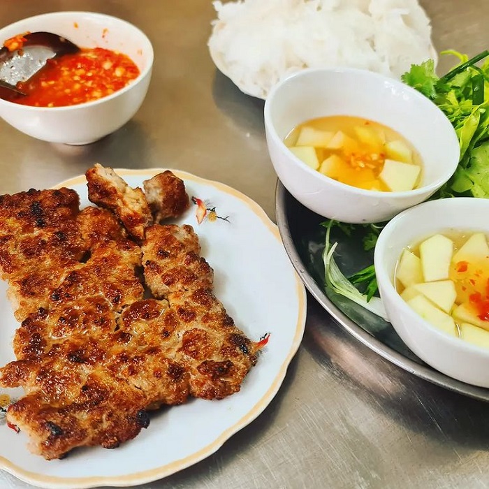 quán ăn ngon ở Ninh Bình - bún chả quạt Tình Mai 