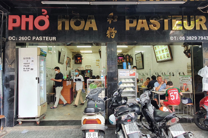 Delicious pho restaurants in Saigon - Pho Hoa