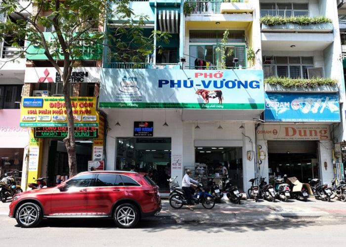 Delicious pho restaurants in Saigon - Pho Phu Vuong