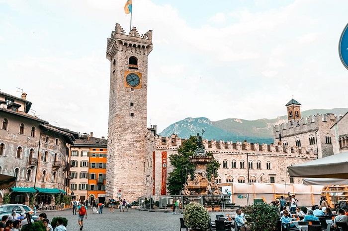 Quảng trường Piazza del Duomo trải nghiệm du lịch Trento