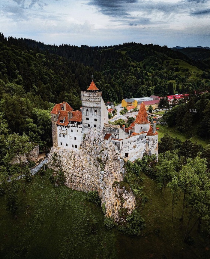 Lâu đài Dracula - kinh nghiệm du lịch Romania