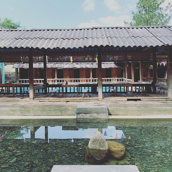 Explore Ban Luot hot spring