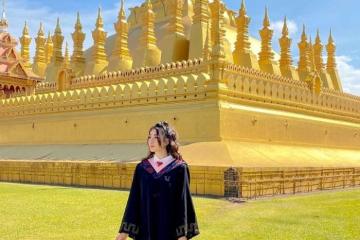 'Lóa mắt' trước bảo tháp Pha That Luang dát vàng lộng lẫy ở Lào