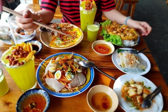 Lập kèo ‘oanh tạc’ các quán ăn vặt ngon ở Bình Phước ăn là khoái