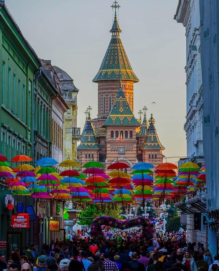 Umbrella Street. - kinh nghiệm du lịch Romania