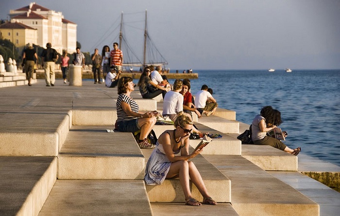 Ghé đến Sea Organ là điều nên làm ở thành phố Zadar 