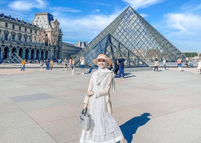 Bảo tàng Louvre là bảo tàng đẹp ở châu Âu nằm tại Paris