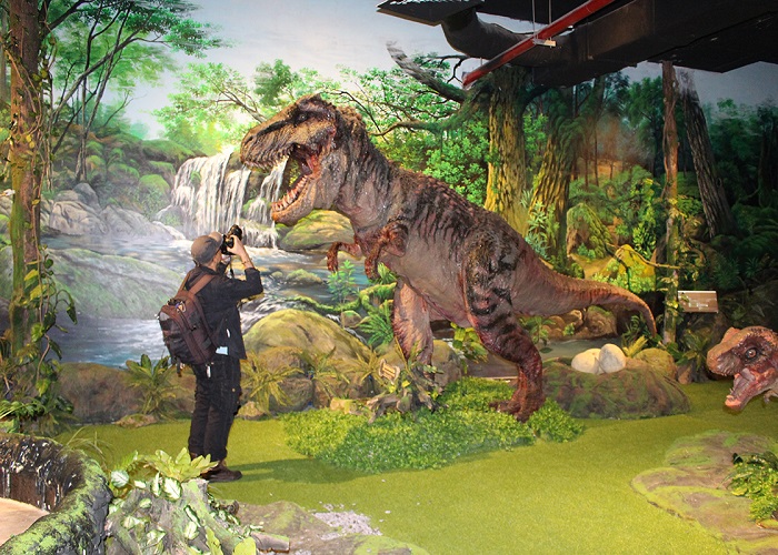 Công viên khủng long JPark thu hút giới trẻ Sài Gòn