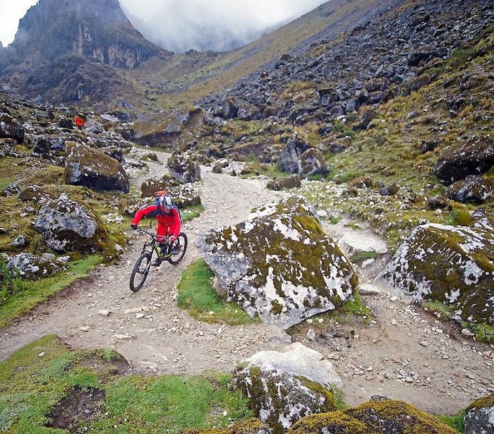 Đạp xe trên núi là điều nên làm khi đến núi Salcantay Peru