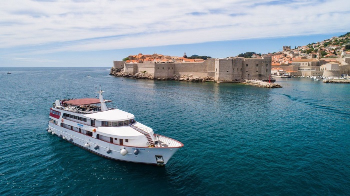 Đi thuyền quanh quần đảo Zadar là điều nên làm ở thành phố Zadar 
