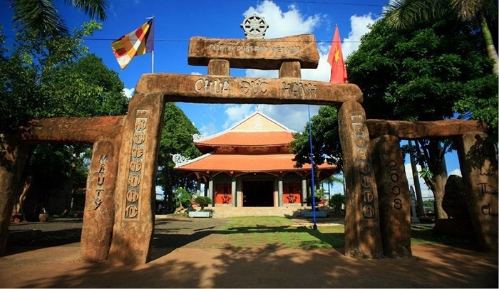 địa điểm có kiến trúc đẹp ở Bình Phước - chùa Đức Hạnh