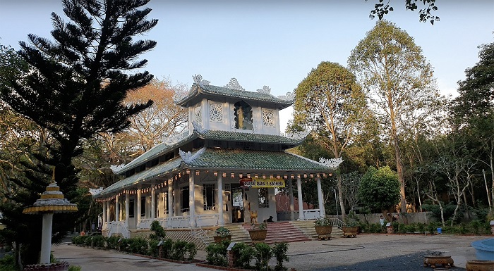 địa điểm có kiến trúc đẹp ở Bình Phước - chùa Tứ Phương Tăng