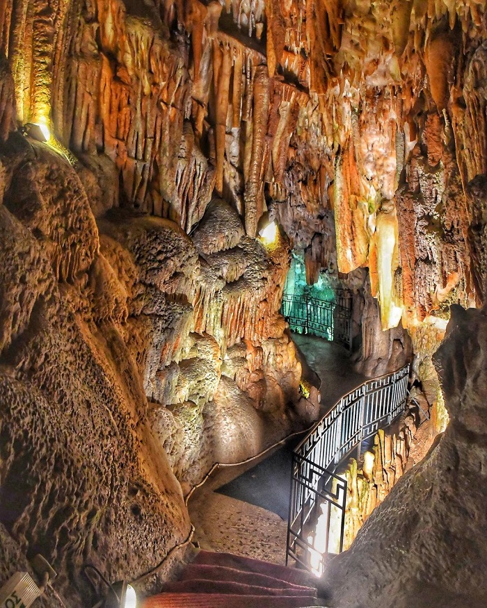Hang động Drogarati là điểm đến đẹp ở Địa Trung Hải hình thành 150 triệu năm trước
