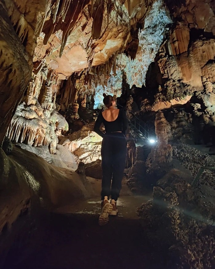 Khám phá hang động Saeva Dupka Bulgaria 