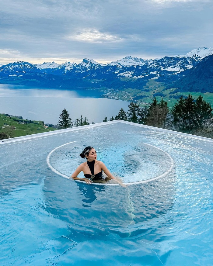 Villa Honegg là khách sạn có hồ bơi vô cực châu Âu view xịn sò