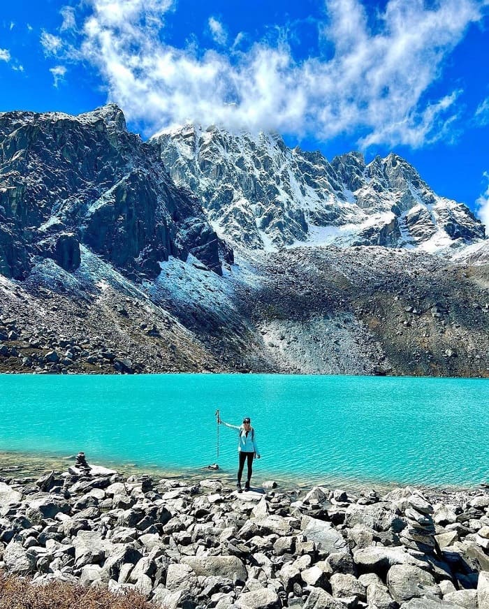 Đi bộ trên hồ Gokyo là chuyến đi gần thị trấn Lukla Nepal