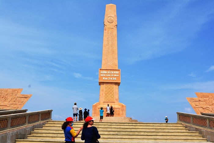 The landmark at the end of Ho Chi Minh Road is a tourist attraction in Ca Mau