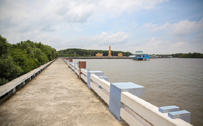 Embankment at the end point of Ho Chi Minh Road, Ca Mau
