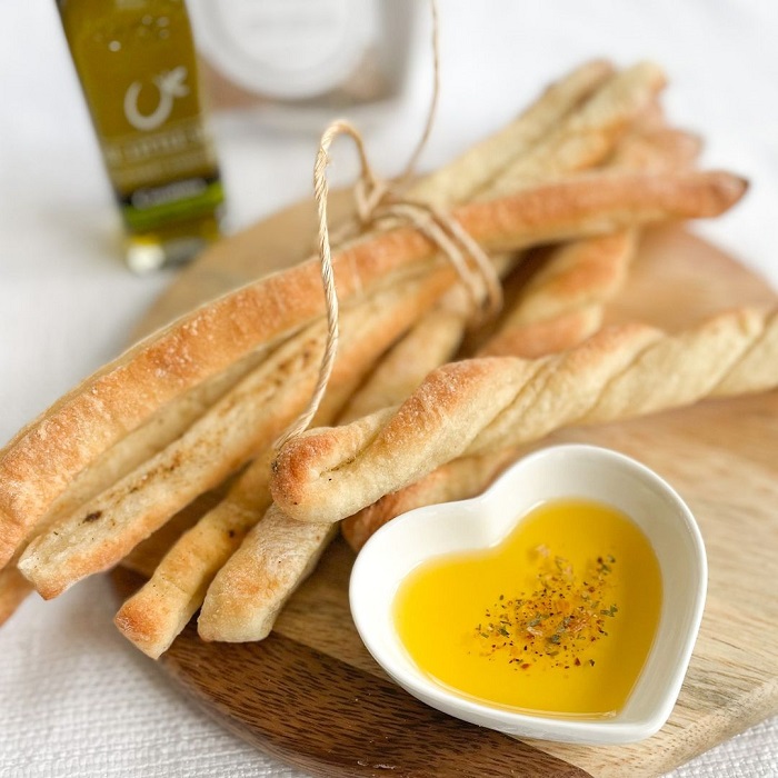 Bánh mì que Grissini cũng là món ăn sáng ở châu Âu có hương vị dễ ăn 