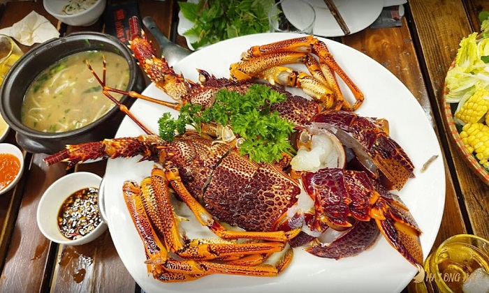 seafood restaurant in Hon Gai - Huong Duyen restaurant